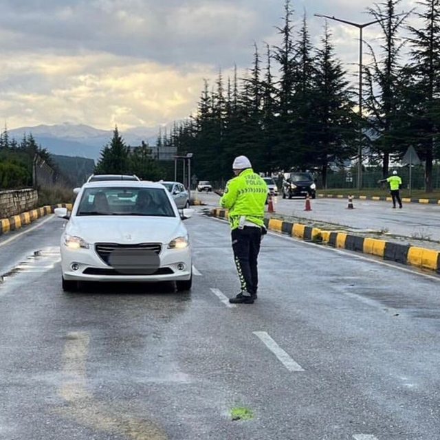 Isparta genelinde polis denetimlerinde 34 aranan şahıs yakalandı