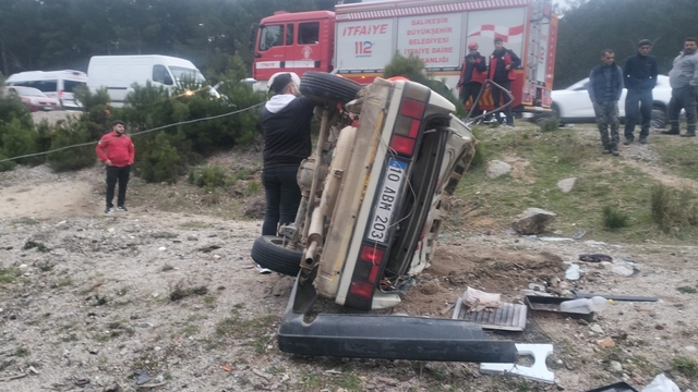 Kazdağları'nda kontrolden çıkan otomobil şarampole devrildi: 4 yaralı