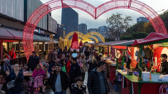 Sayapark'ta yılbaşı coşkusu tüm hızıyla devam ediyor