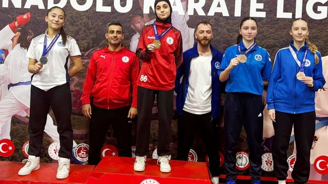 Körfezli karateciler Anadolu Karate Ligi Finalleri'nden 14 madalyayla döndü