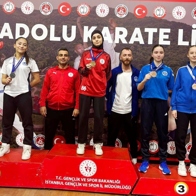 Körfezli karateciler Anadolu Karate Ligi Finalleri'nden 14 madalyayla döndü