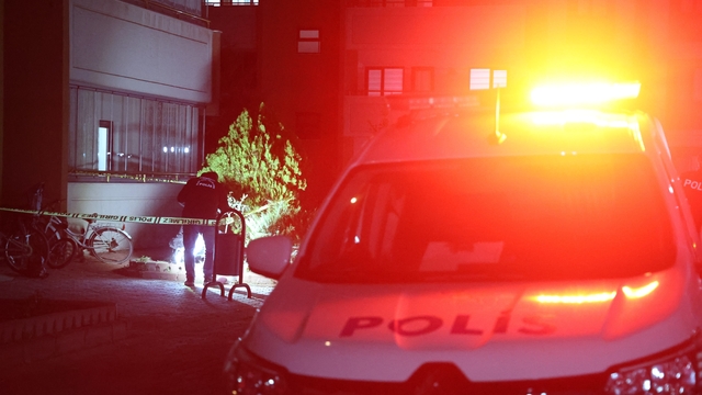 Karısını 22 bıçak darbesiyle öldüren zanlı, "Kolumda Ebru yazıyor" diye kendini savundu