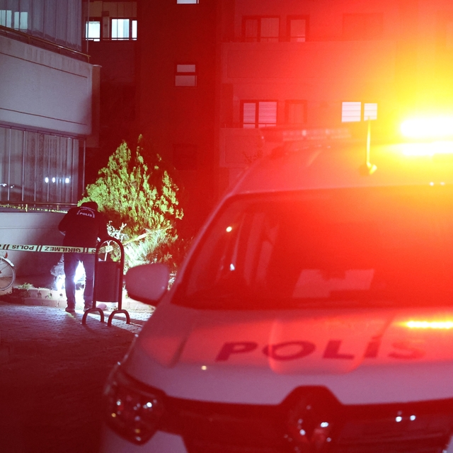 Karısını 22 bıçak darbesiyle öldüren zanlı, "Kolumda Ebru yazıyor" diye ken...