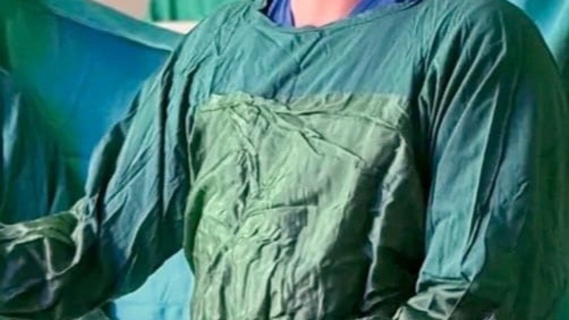 Karın boşluğundan 40 santimetre büyüklüğünde kitle çıkarıldı