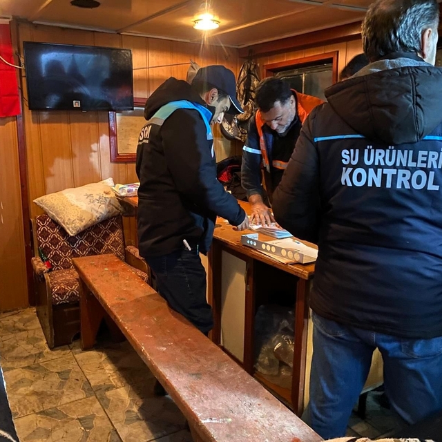 Kırklareli'nde su ürünlerine sıkı denetim: Kurallara uymayan balıkçılara 75...