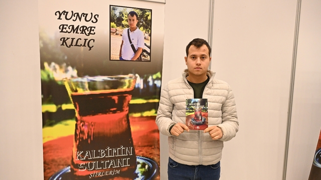 Kendini ifade etmekte zorlanan genç şair duygularını kitaplaştırdı
Isparta Kitap Fuarında genç kalemler sahneye çıktı