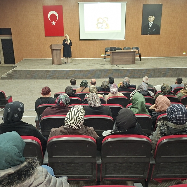 Hisarcık'ta "Sağlıklı Ailede Roller ve İlişkiler" başlıklı konferans