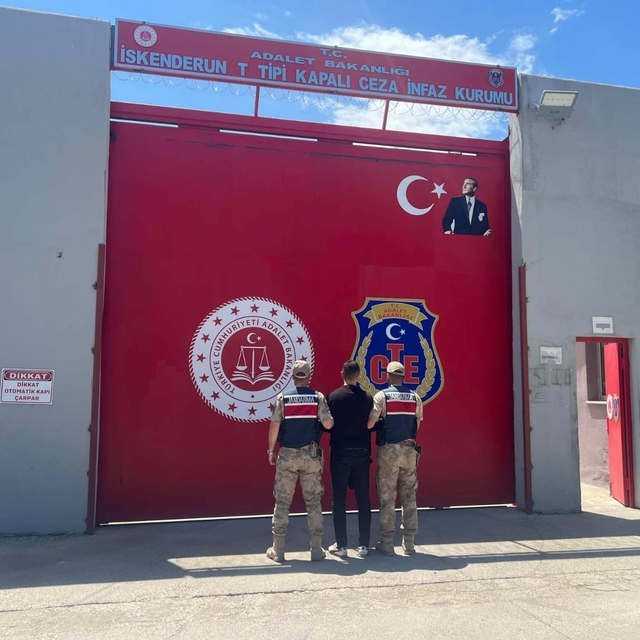 Hatay'da 30 yıl hapis cezası bulunan firari mandalina bahçesinde yakalandı