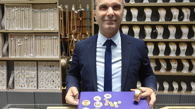 Altında yükseliş beklentisi
Sarraf Murat Polat: "Altın yeni yılda da yükselmeye devam edecek diye düşünüyoruz"