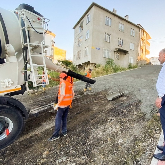 Başkan Sandıkçı: "2025 yılında ilçeye 27,8 kilometre yeni beton yol kazandı...