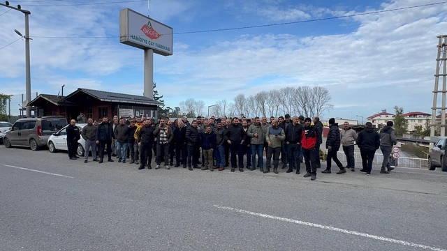 Rize'de satılan çay fabrikasının işçilerinin tazminat pazarlığı
Çay fabrikası Lipton'dan Özgür Çay'a geçince işçilerin tazminat pazarlığı başladı