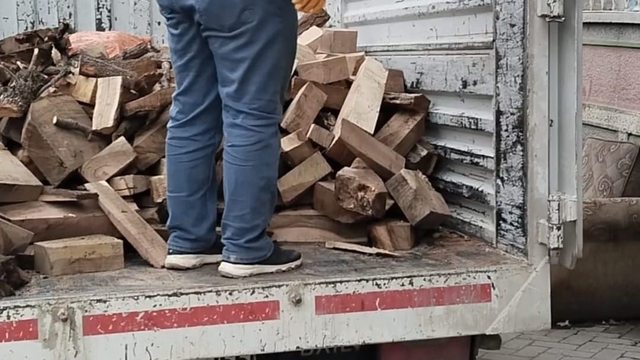 Elazığ'da yetim ailelere yakacak yardımı