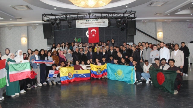 Eskişehir'de 55 ülkeden öğrenci kahvaltı programında buluştu