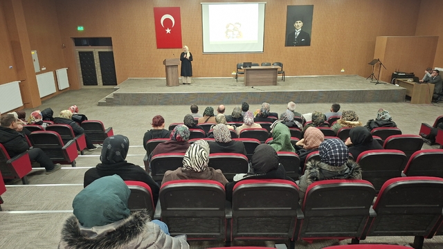 Hisarcık'ta "Sağlıklı Ailede Roller ve İlişkiler" başlıklı konferans