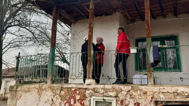 Türk Kızılay Kırşehir Şubesi, ihtiyaç sahibi ailelere yardımları ulaştırıyor