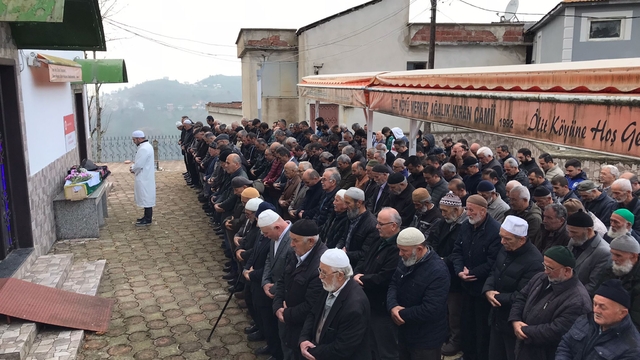 Giresun'da trafik kazasında ölen kadının cenazesi defnedildi