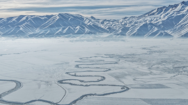 Yüksekova'nın kar altındaki menderesleri hayran bırakıyor
