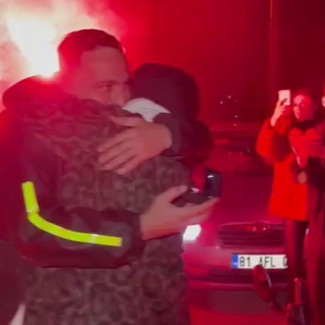 'Kaza yaptım' diyerek çağırdığı sevgilisine evlilik teklif etti