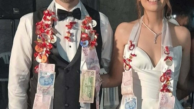 Çanakkale'deki kazada ölen Neslihan öğretmen ile eşinin babaannesi toprağa verildi