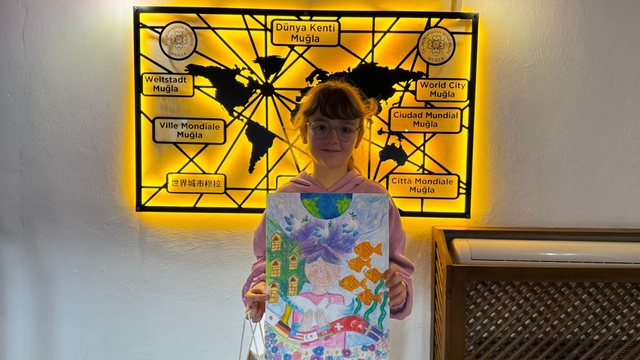 Eseriyle 19 ülke arasından seçildi, barışın renkleri Muğla'dan yükseldi