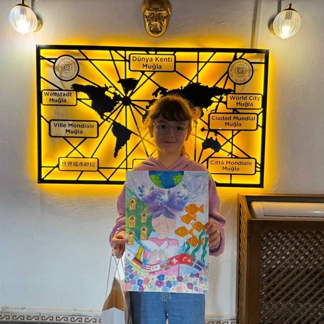 Eseriyle 19 ülke arasından seçildi, barışın renkleri Muğla'dan yükseldi