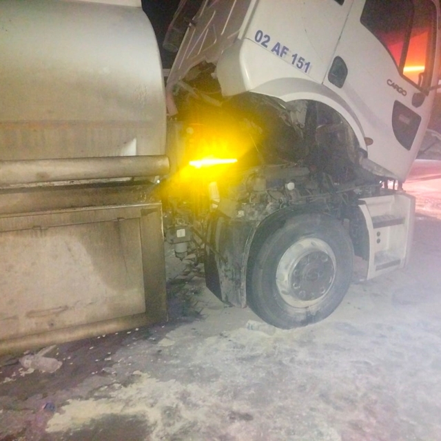 Yakıt yüklü tankerden yükselen dumanlar korkuttu