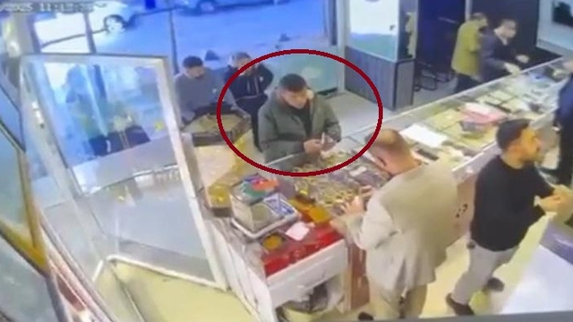 Siirt'te öldürülen kadının çalınan altınlarının kuyumcuda bozulduğu anlar kameraya yansıdı
