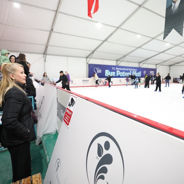 Buz Pateni Pisti gençlerin yeni buluşma noktası oldu