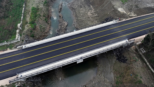 20 mahalleyi birbirine bağlayan köprüde yenileme çalışmaları sona geldi