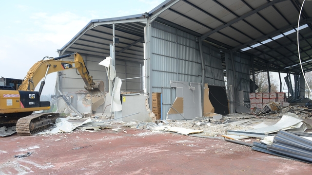 Nilüfer'de 2 kaçak yapı yıkıldı