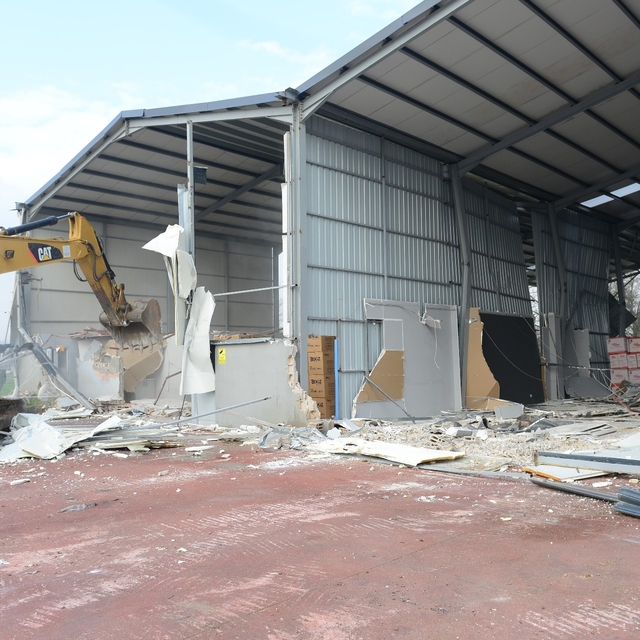 Nilüfer'de 2 kaçak yapı yıkıldı