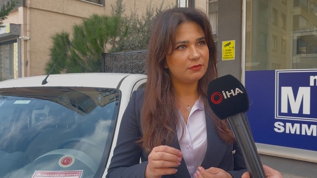 Meclis üyesini sıkıştırıp araca saldıran şüphelinin yeni görüntüleri çıktı
Öfkeli sürücü aynayı kırıp tehditler savurdu, tutuklandı: Meclis üyesi dehşet anlarını anlattı
Siyasi partilerden destek mesajı gönderildi