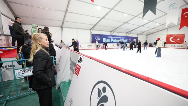Buz Pateni Pisti gençlerin yeni buluşma noktası oldu