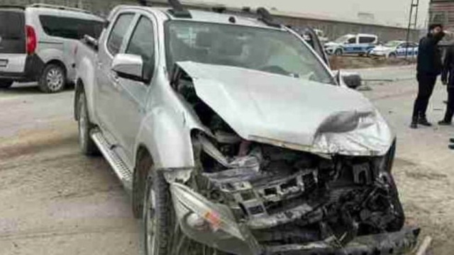 Karapınar'da tır ile kamyonet çarpıştı: 1 yaralı