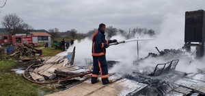 Edirne'de iki ayrı ilçede çıkan yangında 2 ev kullanılamaz hale geldi