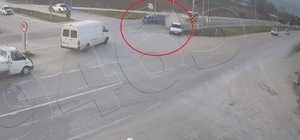 Kırmızı ışıkta bekleyen otomobile arkadan gelen otomobil çarptı; kaza kamer...