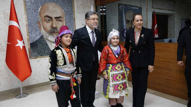 Bakan Yumaklı: Burdur Gölü'ne 5 yılda 5,8 milyar liralık yatırım yapacağız (3)