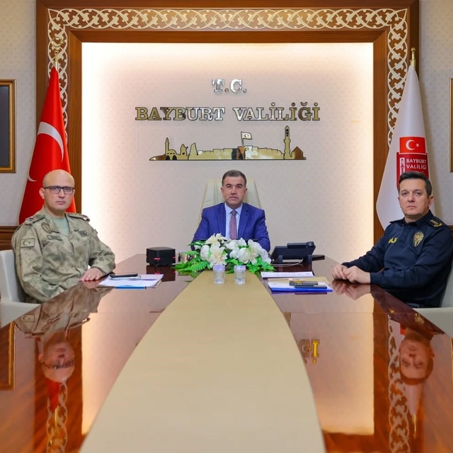 Vali Eldivan, İçişleri Bakanı Yerlikaya başkanlığındaki yeni yıl tedbirleri...