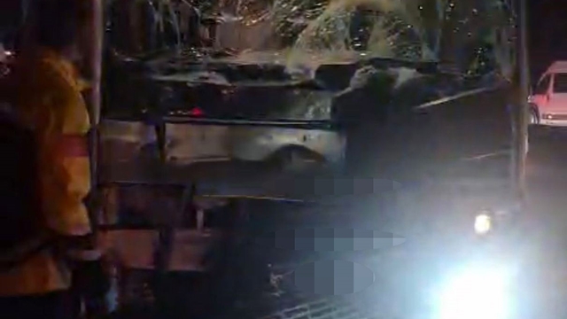 Batman'da otobüs ile çekici çarpıştı: 11 yaralı