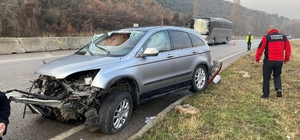 Amasya'da lastiği patlayan otomobil takla attı: 3 yaralı