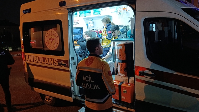 Kocaeli'de iki otomobilin çarpıştığı kazada 2 kişi yaralandı