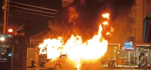 Manisa'da servis otobüsü alev alev yandı