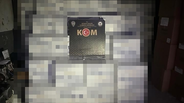 Kütahya'da durdurulan araçta 5 milyon makaron ele geçirildi