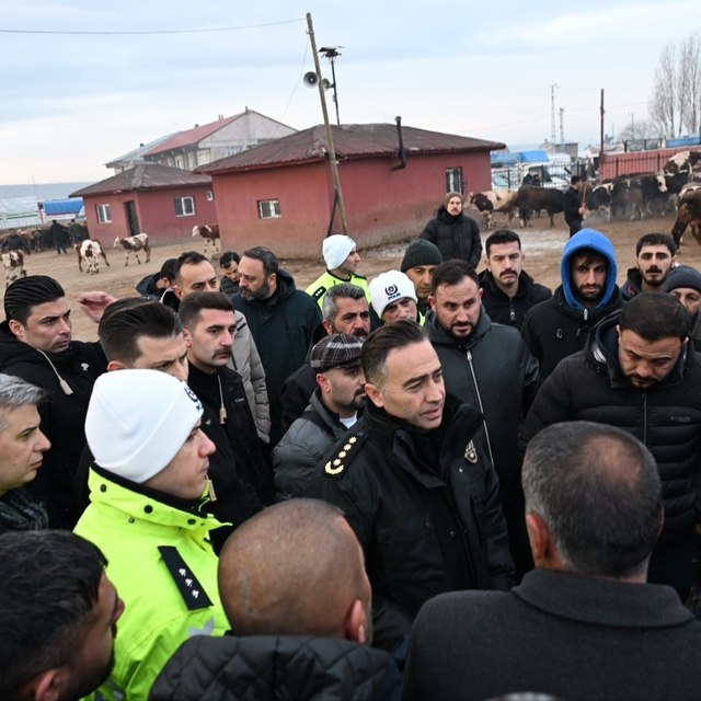 Ağrı Emniyet Müdürü Göksel Önder, Hayvan Borsasını ziyaret etti