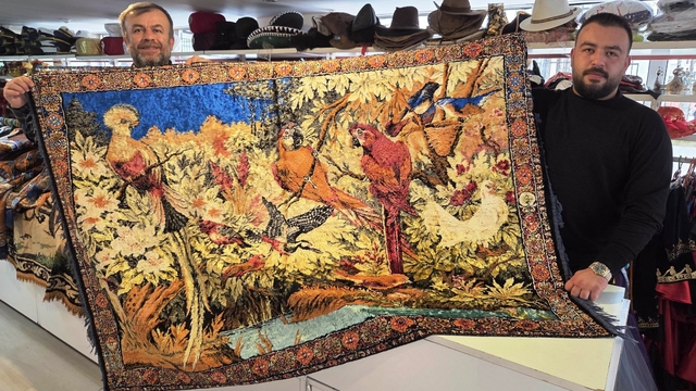 Dünya halıları bu koleksiyonda
Öğretmen, dünyanın dört bir tarafından 25 yılda toplandığı duvar halıları ile koleksiyon yaptı