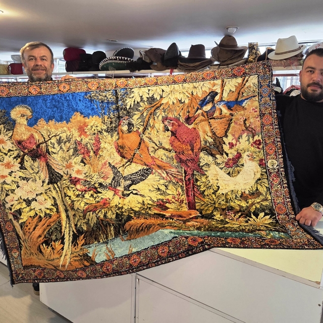 Dünya halıları bu koleksiyonda
Öğretmen, dünyanın dört bir tarafından 25 yı...