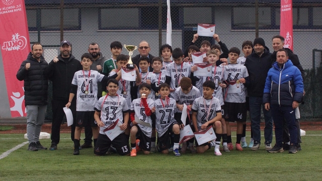 Düzce'de şampiyon İsmetpaşa ortaokulu oldu