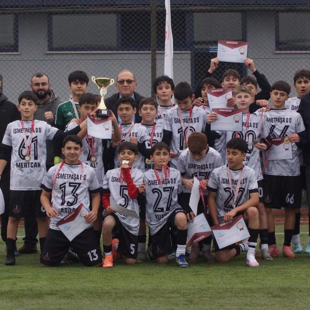 Düzce'de şampiyon İsmetpaşa ortaokulu oldu