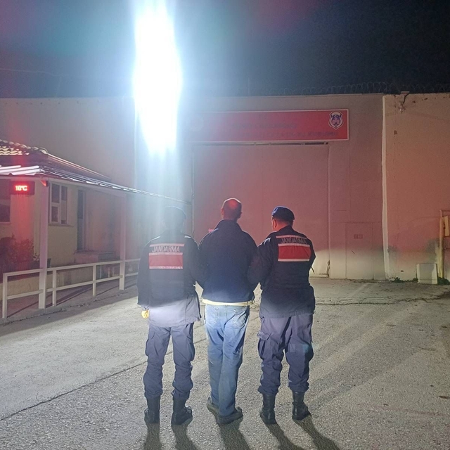 Jandarma 'Çocuğa Karşı Cinsel Taciz' suçundan aranan şahsı yakaladı