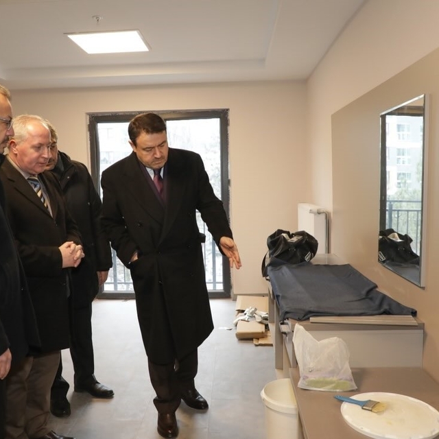 Kütahya'da yapımı devam eden öğretmenevine inceleme